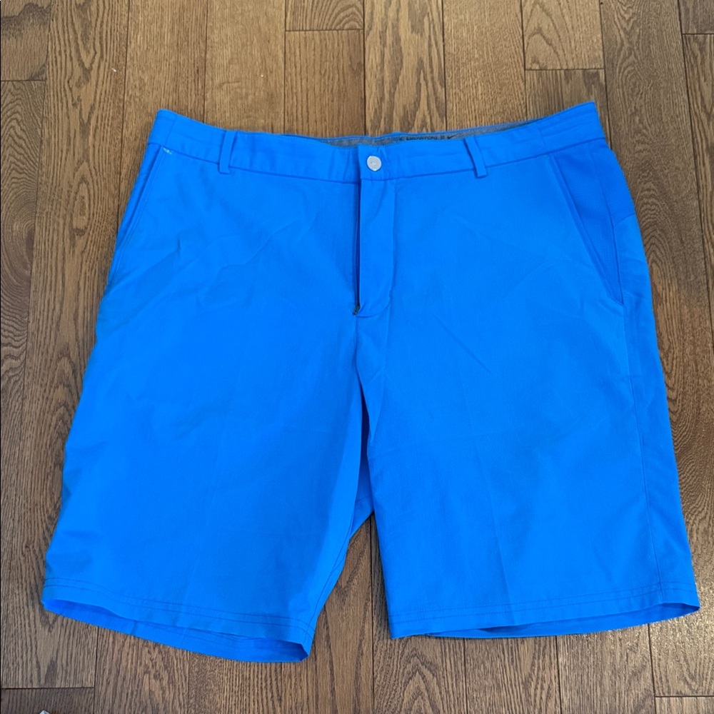 Nike Men's Vibrant Blue Flat Front Golf Shorts | size 34 | smoke free